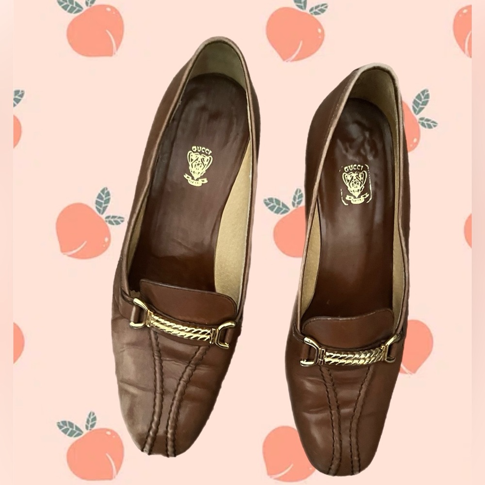 Women’s Vintage Gucci Leather Loafers with Gold Chain